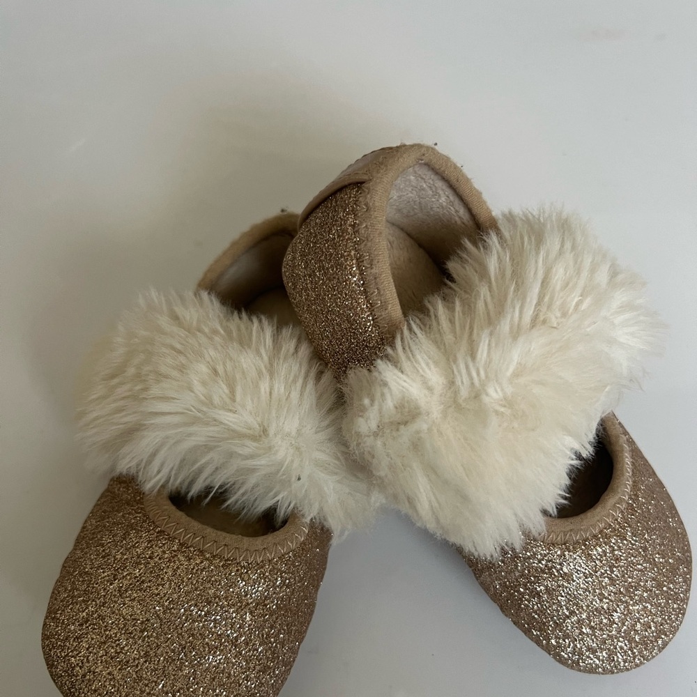 UGG Kids' I Fluff Glitter Ballet Flat Baby Size 4/5